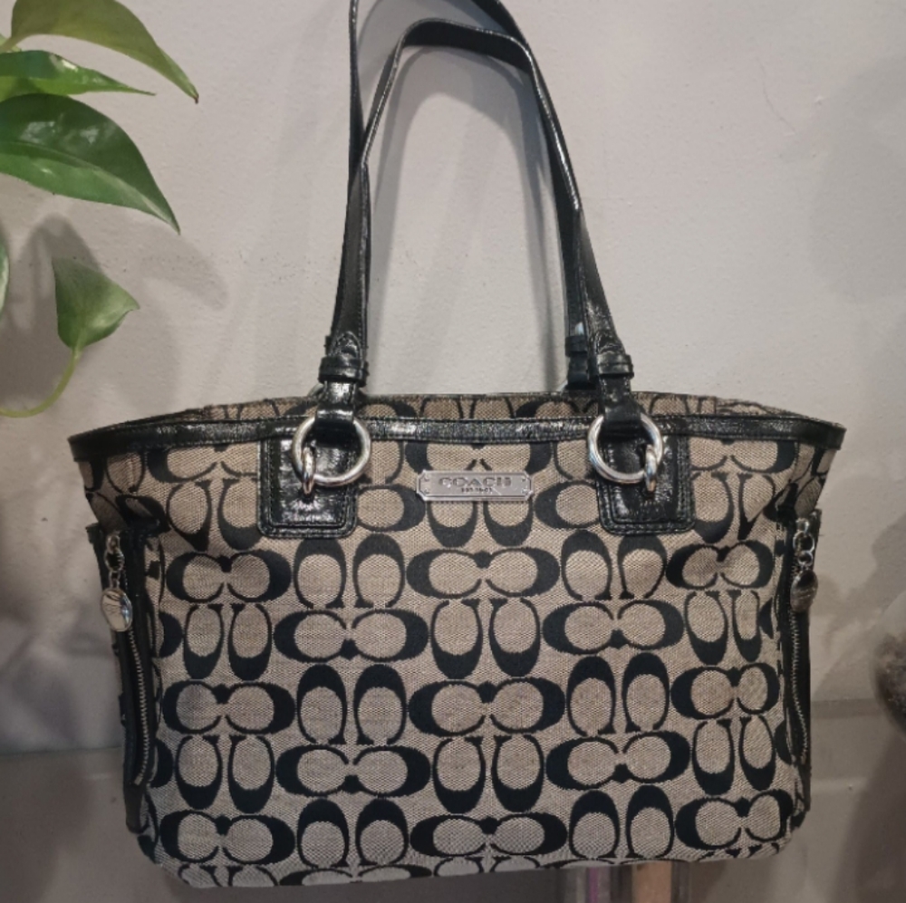 🛑🛑SOLD🛑🛑Coach Black and Gray Gallery Signature Tote